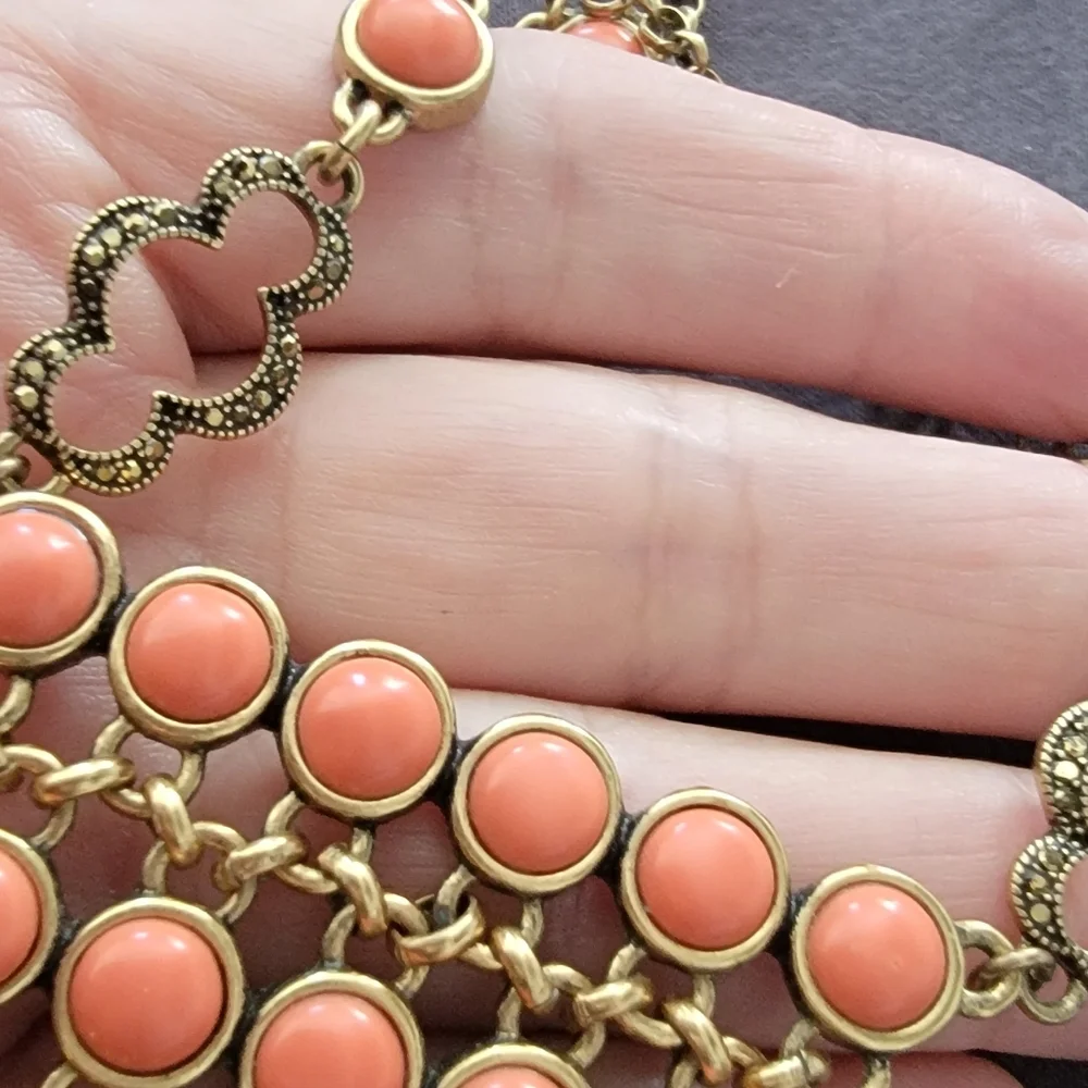 Lucky Brand Statement Necklace Gold Tone With Salmon Colored‎ Stones